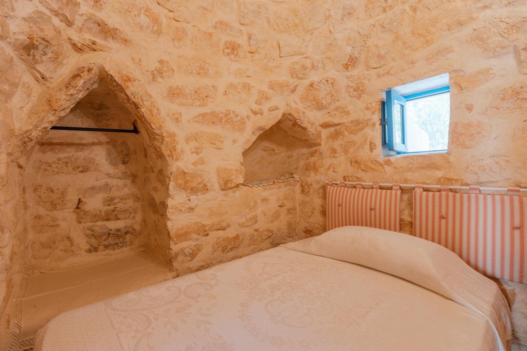 Trullo Tarantini Con Piscina Privata Apartman Latiano Kültér fotó